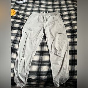 Young LA cargo joggers size medium